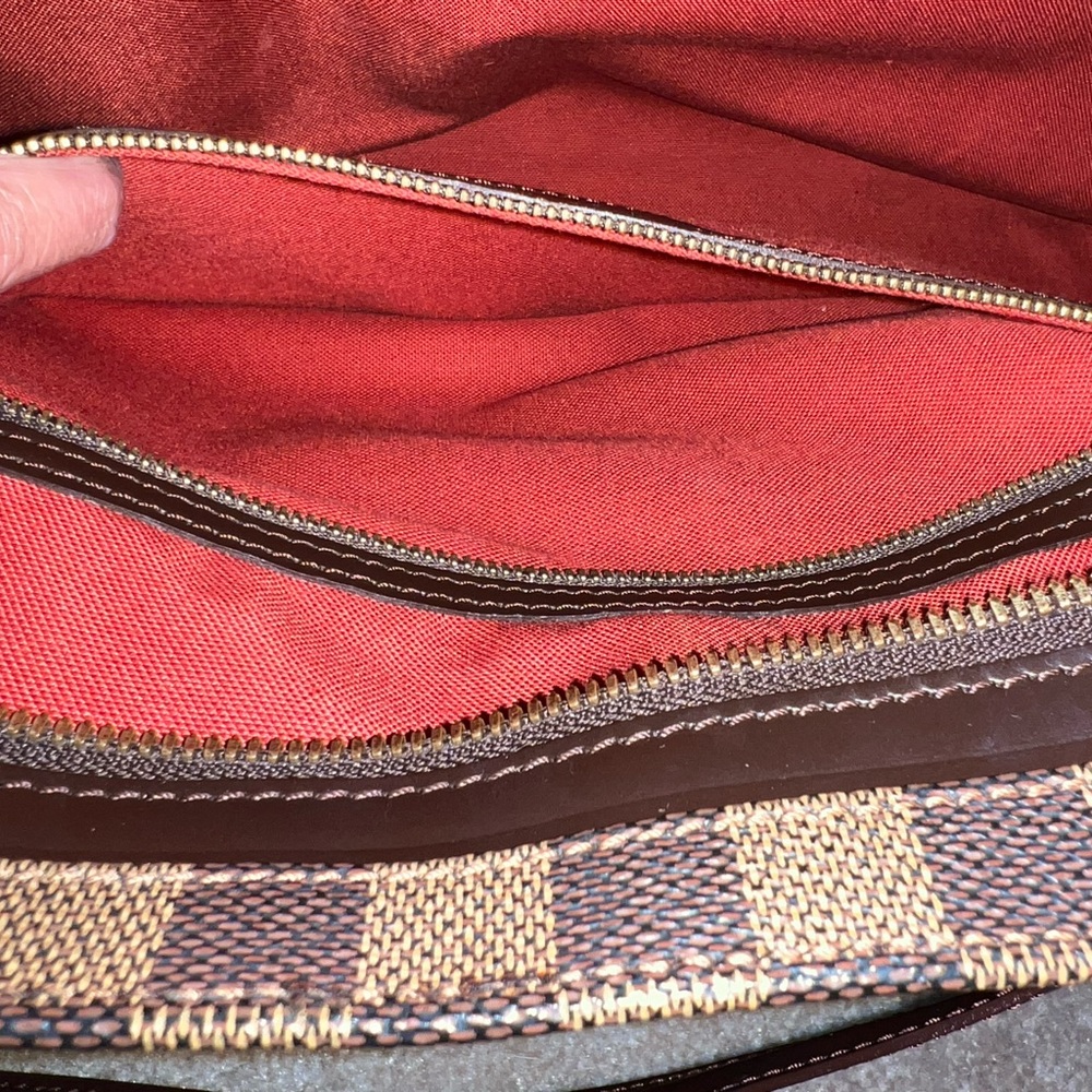🔥🔥Louis Vuitton Vintage Damier Ebene Chelsea Tote Bag ASO958
AUTHENTIC LV🔥🔥 - Picture 9 of 16